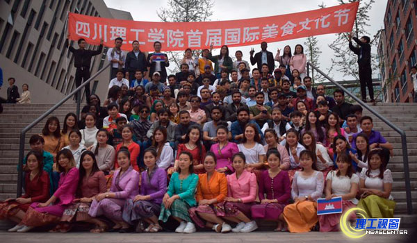 国际学院成功举办首届国际美食文化节.jpg