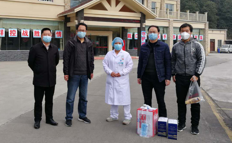 国交处和外语学院探望外籍教师.jpg
