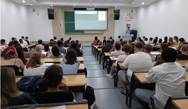 国交处、国际学院开展留学生新生入学教育.jpg